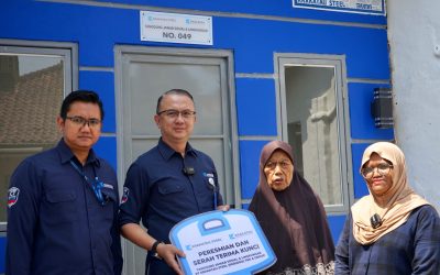 Dukung Program Bedah Rumah Krakatau Steel & Grup, Krakatau IT Serahkan Kunci Rumah Layak Huni
