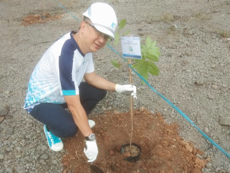 Krakatau IT Partisipasi Dalam Penanaman Pohon Program BUMN 2023 Bersama Krakatau Steel Grup