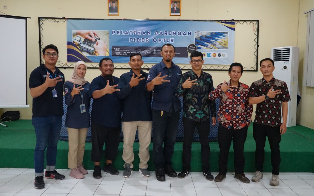 Sebagai Program TJSL, Krakatau IT Dipercaya Sebagai Guru Tamu pada Pelatihan Jaringan Fiber Optik SMK di Wilayah Banten